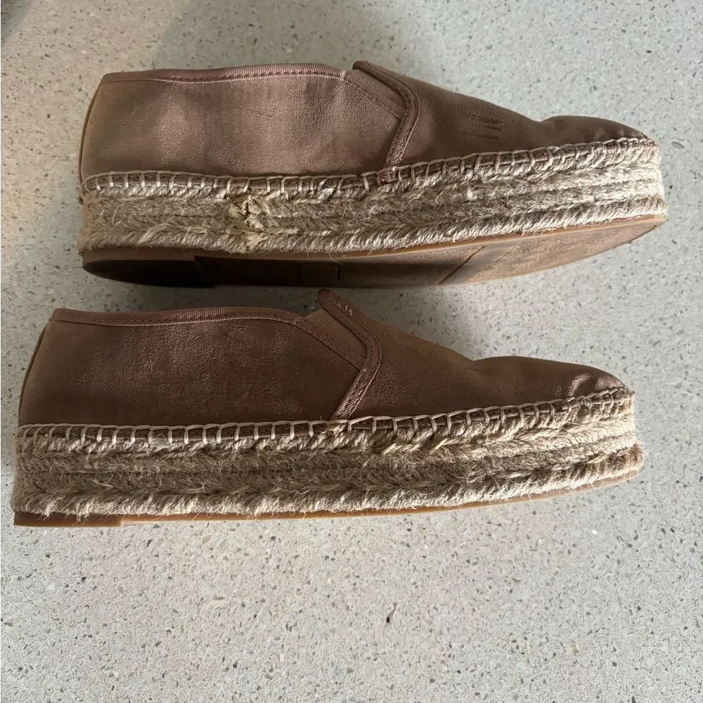 Circus by Sam Edelman Tan women's Slip-On Espidrille Shoes